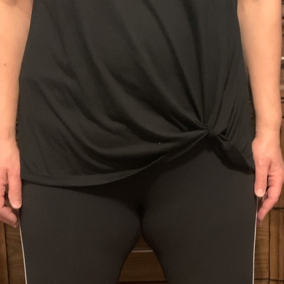 Old navy active shirt - Picture 6 of 8